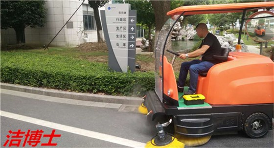 環(huán)保掃地車(chē)