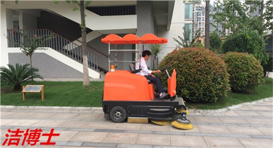 潔博士電動(dòng)掃地車(chē)用戶(hù)現場(chǎng)
