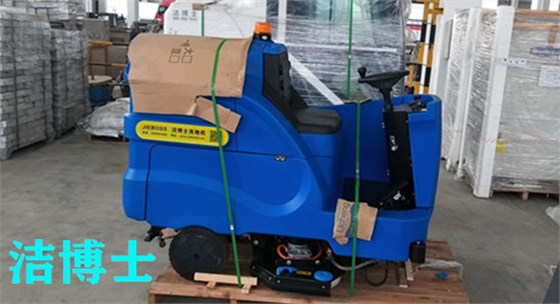 駕駛洗地車(chē)