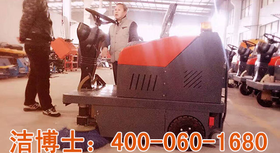 小型環(huán)衛道路清掃車(chē)