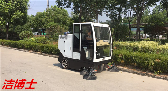 潔博士電動(dòng)掃地車(chē)用戶(hù)現場(chǎng)