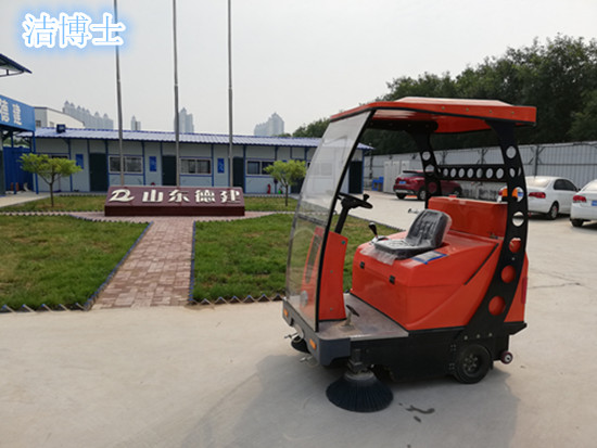 潔博士電動(dòng)掃地車(chē)
