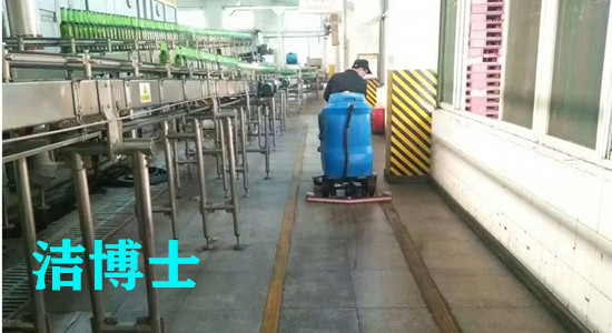 潔博士駕駛洗地機