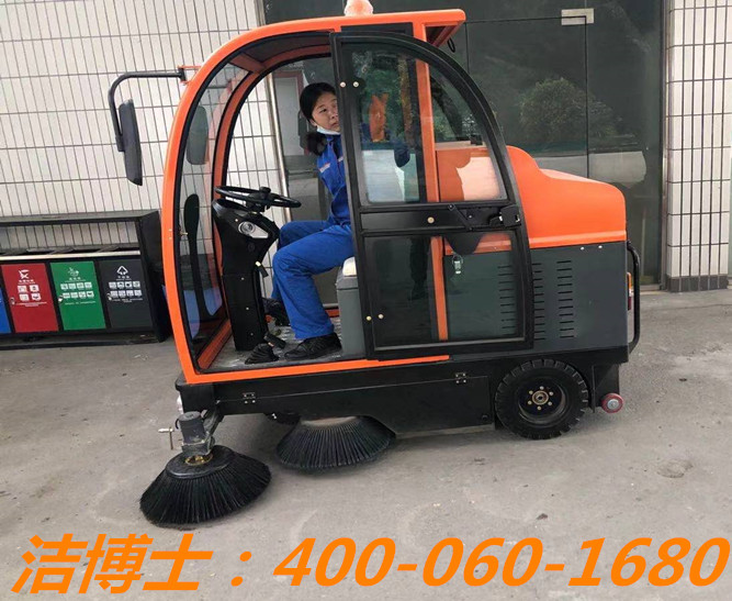 潔博士掃地車(chē)客戶(hù)案例——廣州黃坤油庫